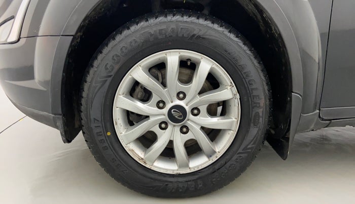 2019 Mahindra XUV500 W9, Diesel, Manual, 28,679 km, Left Front Wheel