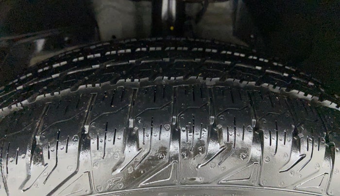 2019 Mahindra XUV500 W9, Diesel, Manual, 28,679 km, Left Front Tyre Tread