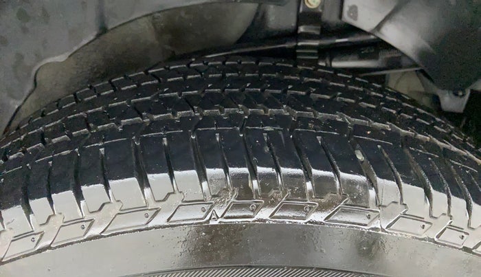 2019 Mahindra XUV500 W9, Diesel, Manual, 28,679 km, Left Rear Tyre Tread