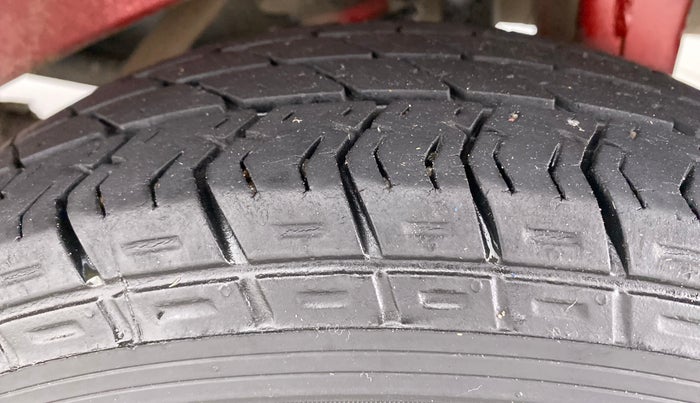 2017 Maruti Eeco 5 STR WITH AC PLUSHTR, Petrol, Manual, 32,564 km, Left Rear Tyre Tread