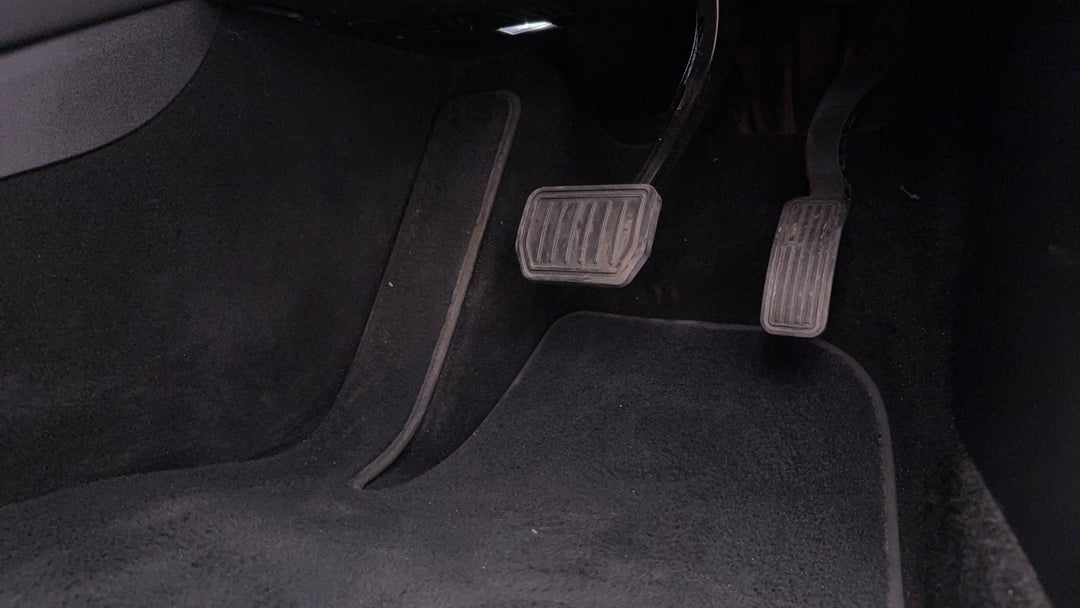 2019 Tesla Model 3 Long Range AWD, Automatic, 56203 km, Pedals and Footmat