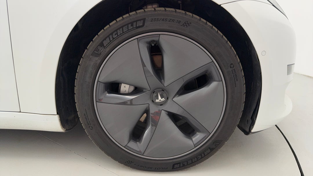 2019 Tesla Model 3 Long Range AWD, Automatic, 56203 km, Right Front Wheel