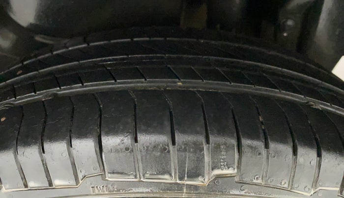 2013 Maruti Swift Dzire VXI, Petrol, Manual, 86,391 km, Left Rear Tyre Tread