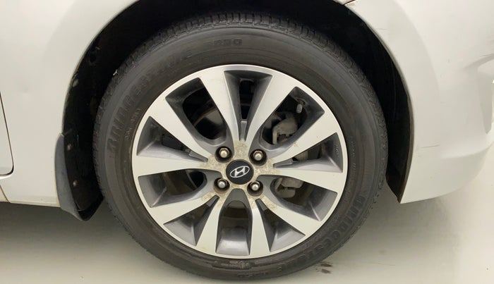 2016 Hyundai Verna 1.6 VTVT SX AT, Petrol, Automatic, 25,283 km, Right Front Wheel