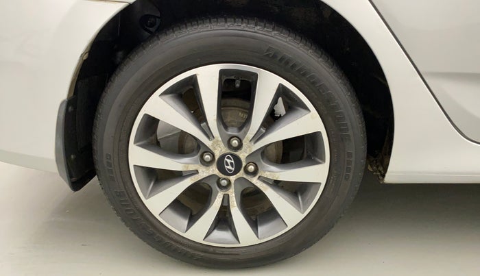 2016 Hyundai Verna 1.6 VTVT SX AT, Petrol, Automatic, 25,283 km, Right Rear Wheel