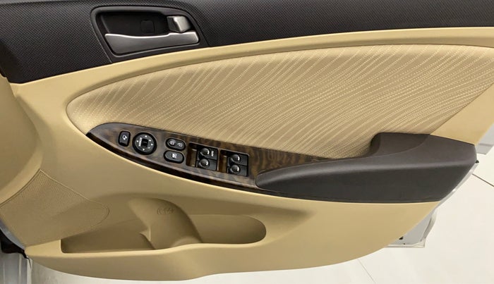 2016 Hyundai Verna 1.6 VTVT SX AT, Petrol, Automatic, 25,283 km, Driver Side Door Panels Control