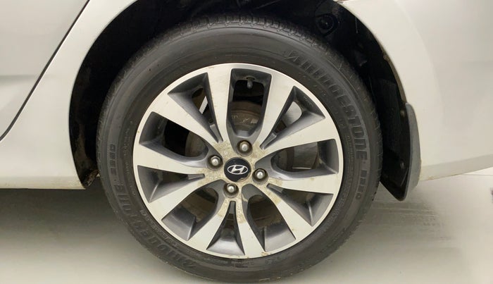 2016 Hyundai Verna 1.6 VTVT SX AT, Petrol, Automatic, 25,283 km, Left Rear Wheel