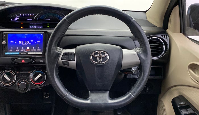 2017 Toyota Etios Liva VX DUAL TONE, Petrol, Manual, 34,847 km, Steering Wheel Close Up