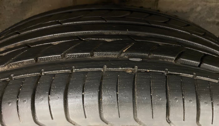 2017 Toyota Etios Liva VX DUAL TONE, Petrol, Manual, 34,847 km, Right Front Tyre Tread