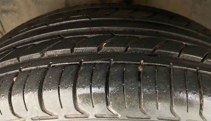2017 Toyota Etios Liva VX DUAL TONE, Petrol, Manual, 34,847 km, Left Front Tyre Tread