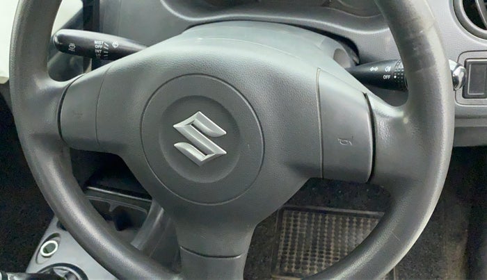 2010 Maruti Swift LXI, Petrol, Manual, 47,806 km, Steering wheel - Horn pad has minor damage