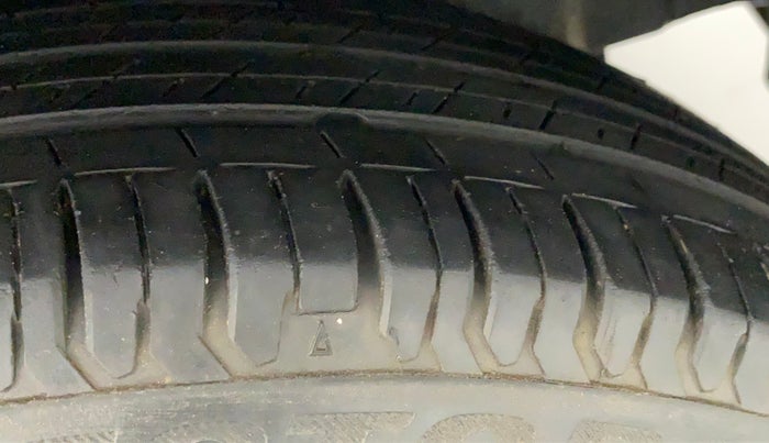 2010 Maruti Swift LXI, Petrol, Manual, 47,806 km, Left Rear Tyre Tread