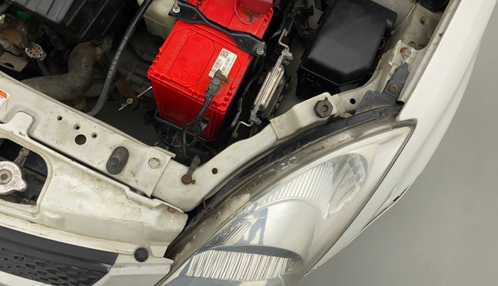 2010 Maruti Swift LXI, Petrol, Manual, 47,806 km, Left headlight - Clamp has minor damage