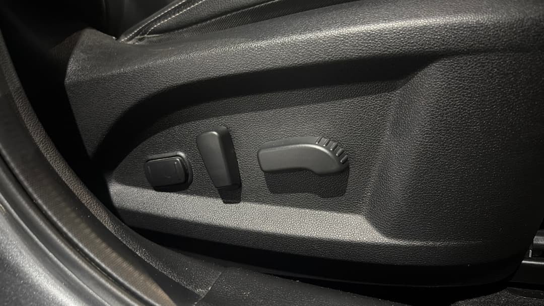 2020 Renault Koleos Black Edition, Automatic, 59183 km, Drivers Side Adjustment Panel