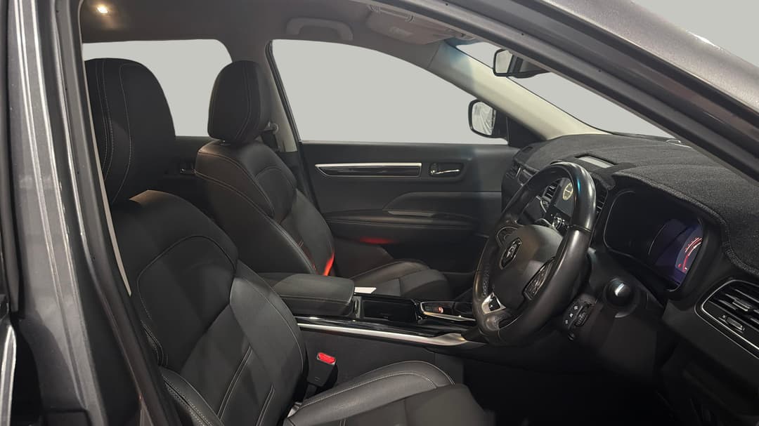 2020 Renault Koleos Black Edition, Automatic, 59183 km, Right Side Front Door Cabin View