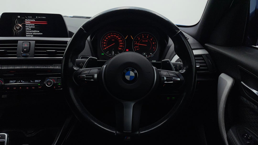 2016 BMW 1 25i M Sport, Automatic, 97508 km, Steering Wheel Close-up