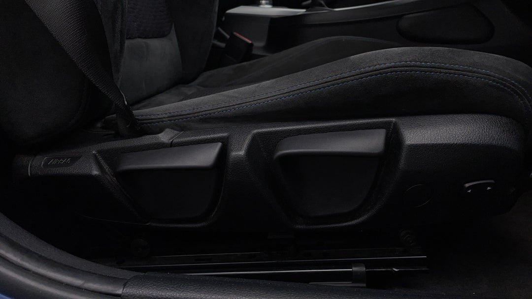 2016 BMW 1 25i M Sport, Automatic, 97508 km, Drivers Side Adjustment Panel