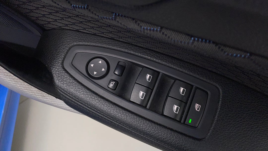 2016 BMW 1 25i M Sport, Automatic, 97508 km, Drivers Side Door Panel Controls