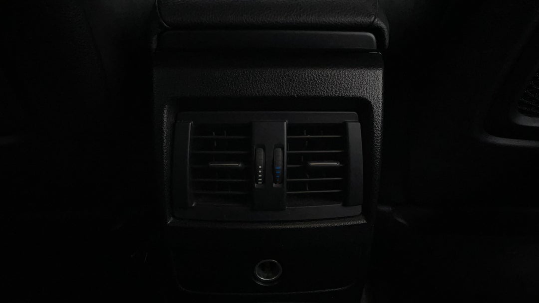 2016 BMW 1 25i M Sport, Automatic, 97508 km, Rear A/C Vent