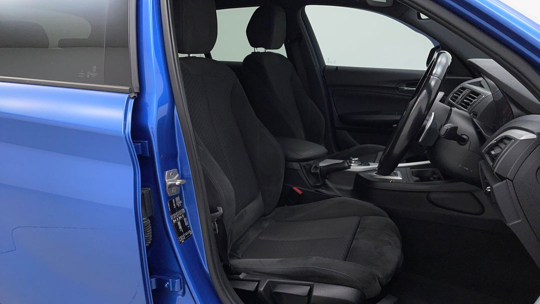 2016 BMW 1 25i M Sport, Automatic, 97508 km, Right Side Front Door Cabin View