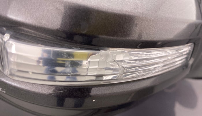 2016 Maruti Ertiga ZXI, Petrol, Manual, 15,984 km, Right rear-view mirror - Indicator light has minor damage