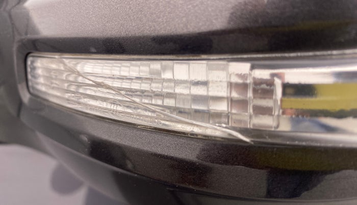 2016 Maruti Ertiga ZXI, Petrol, Manual, 15,984 km, Left rear-view mirror - Indicator light has minor damage