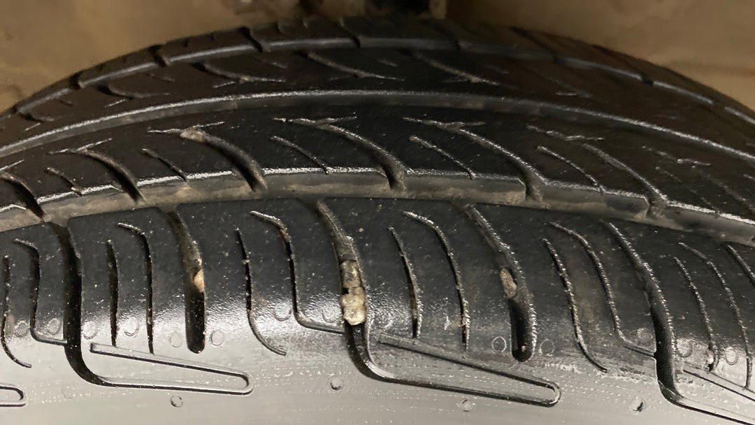 Right Front Tyre Tread
