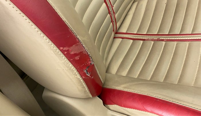 2016 Maruti Ertiga VXI CNG, CNG, Manual, 93,946 km, Driver seat - Cover slightly torn