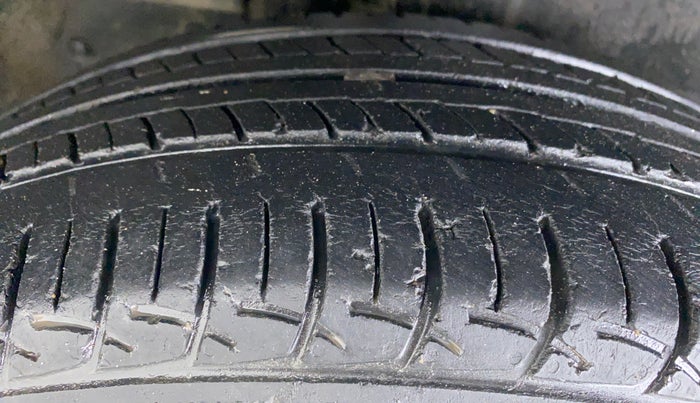 2016 Maruti Ertiga VXI CNG, CNG, Manual, 93,946 km, Right Rear Tyre Tread
