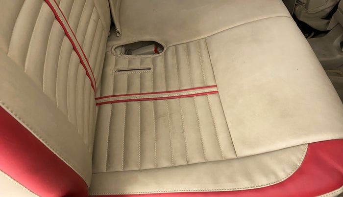 2016 Maruti Ertiga VXI CNG, CNG, Manual, 93,946 km, Second-row right seat - Cover slightly torn