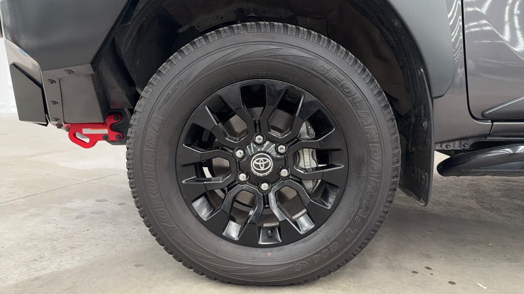 2022 Toyota Hilux Rugged X (4x4), Automatic, 14983 km, Left Front Wheel