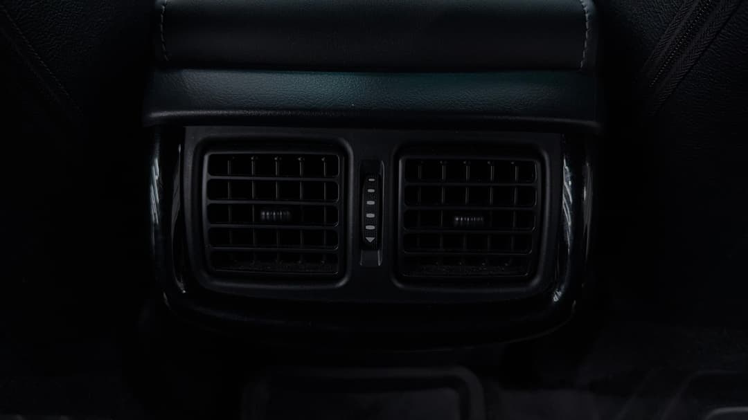 2022 Toyota Hilux Rugged X (4x4), Automatic, 14983 km, Rear A/C Vent