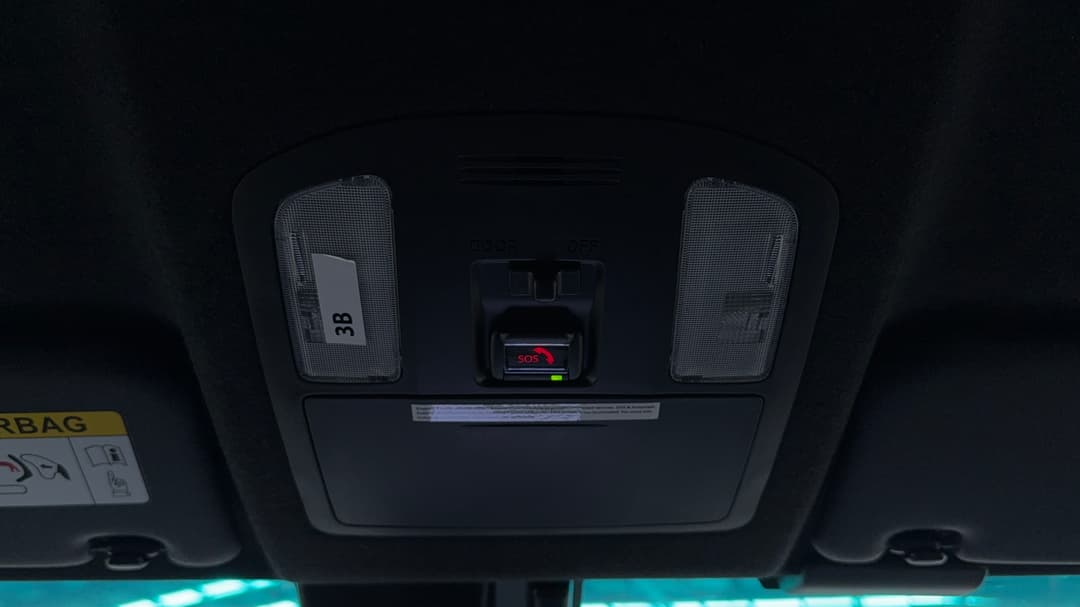 2022 Toyota Hilux Rugged X (4x4), Automatic, 14983 km, On-Roof Controls/Sunglass holder