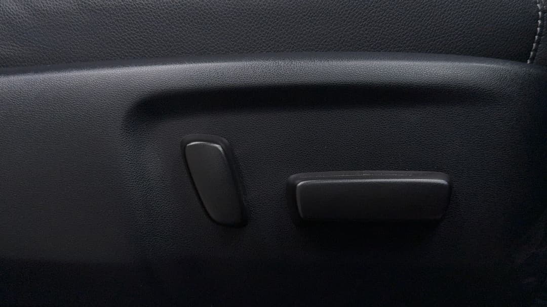 2022 Toyota Hilux Rugged X (4x4), Automatic, 14983 km, Drivers Side Adjustment Panel