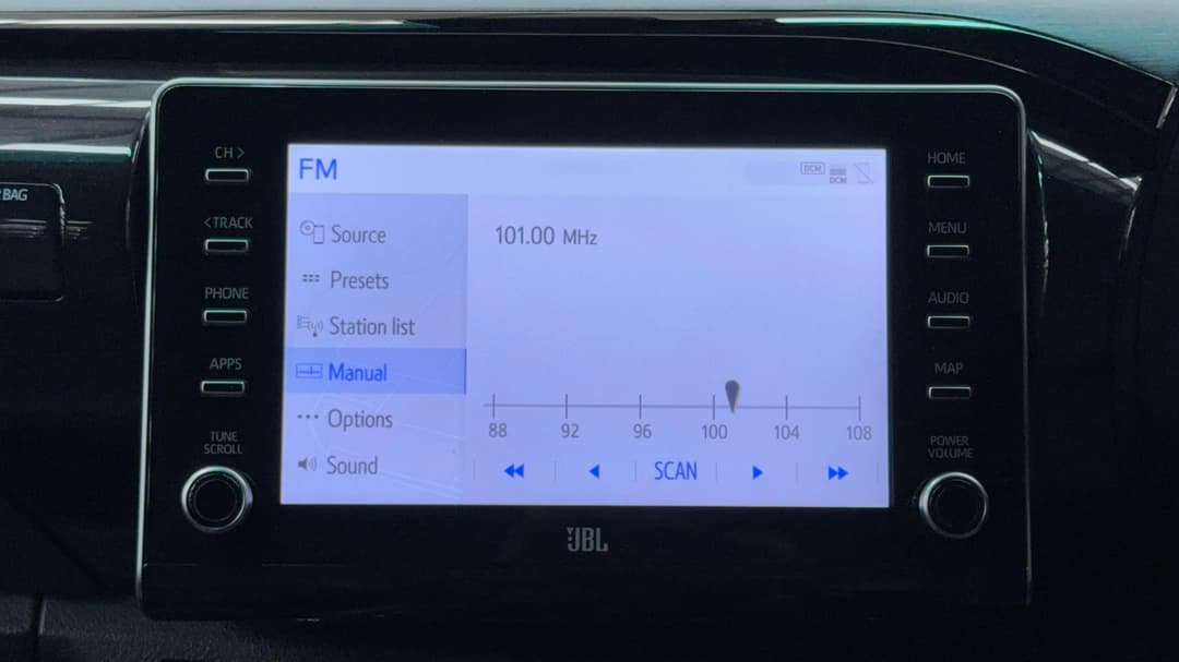 2022 Toyota Hilux Rugged X (4x4), Automatic, 14983 km, Infotainment System