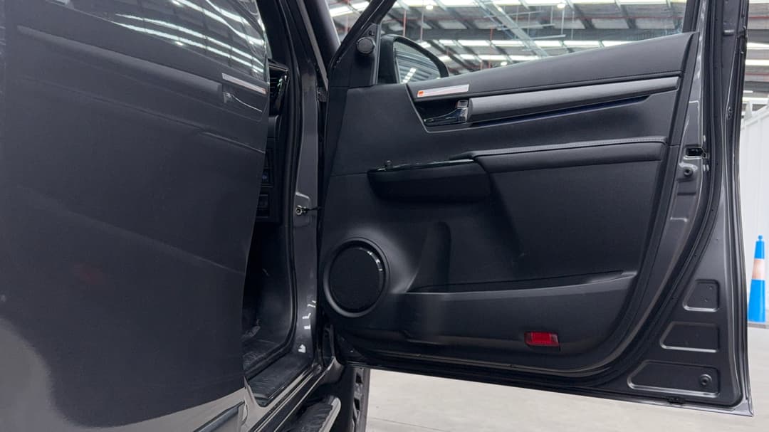 2022 Toyota Hilux Rugged X (4x4), Automatic, 14983 km, Speaker View