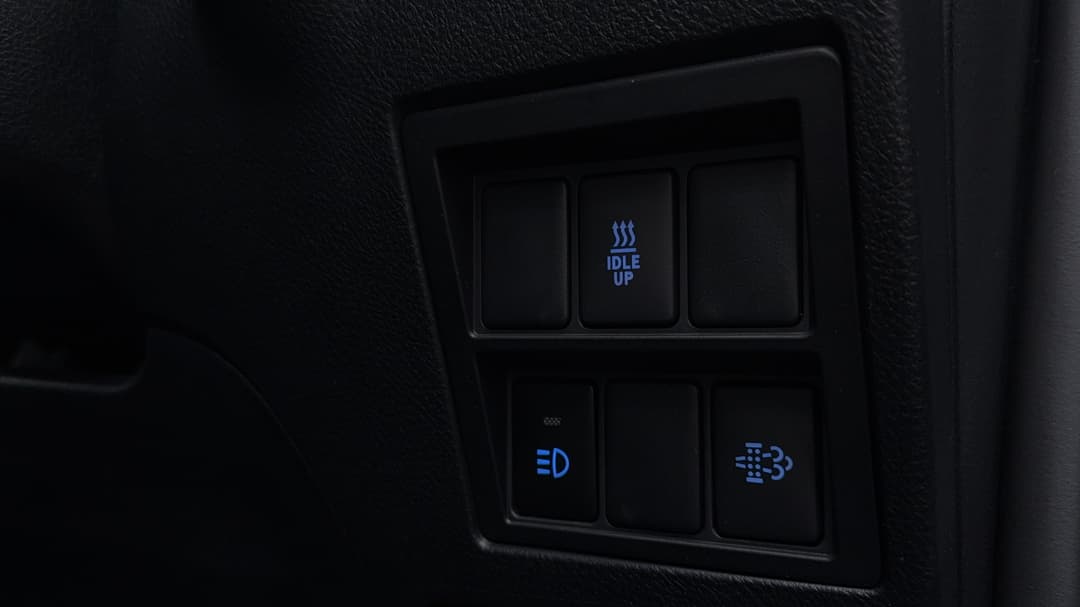 2022 Toyota Hilux Rugged X (4x4), Automatic, 14983 km, Utility Switches/Buttons