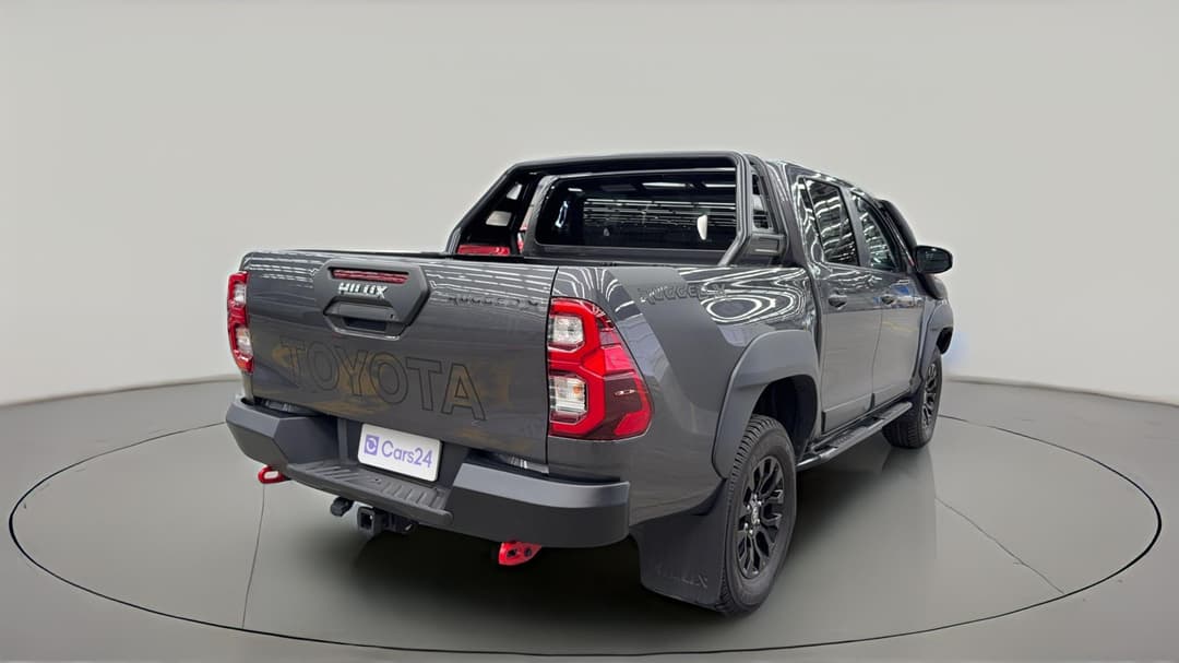 2022 Toyota Hilux Rugged X (4x4), Automatic, 14983 km, Right Back Diagonal (45- Degree) View