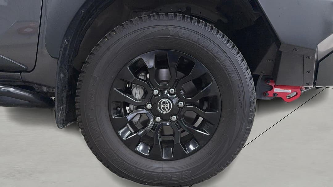 2022 Toyota Hilux Rugged X (4x4), Automatic, 14983 km, Right Front Wheel