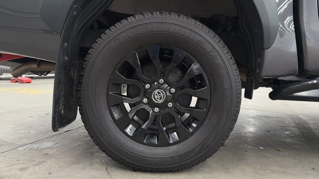 2022 Toyota Hilux Rugged X (4x4), Automatic, 14983 km, Right Rear Wheel
