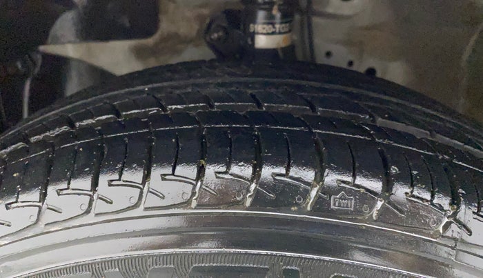 2014 Honda Brio S MT, Petrol, Manual, 35,921 km, Left Front Tyre Tread