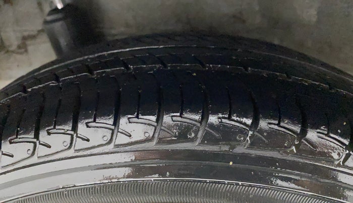 2014 Honda Brio S MT, Petrol, Manual, 35,921 km, Right Rear Tyre Tread