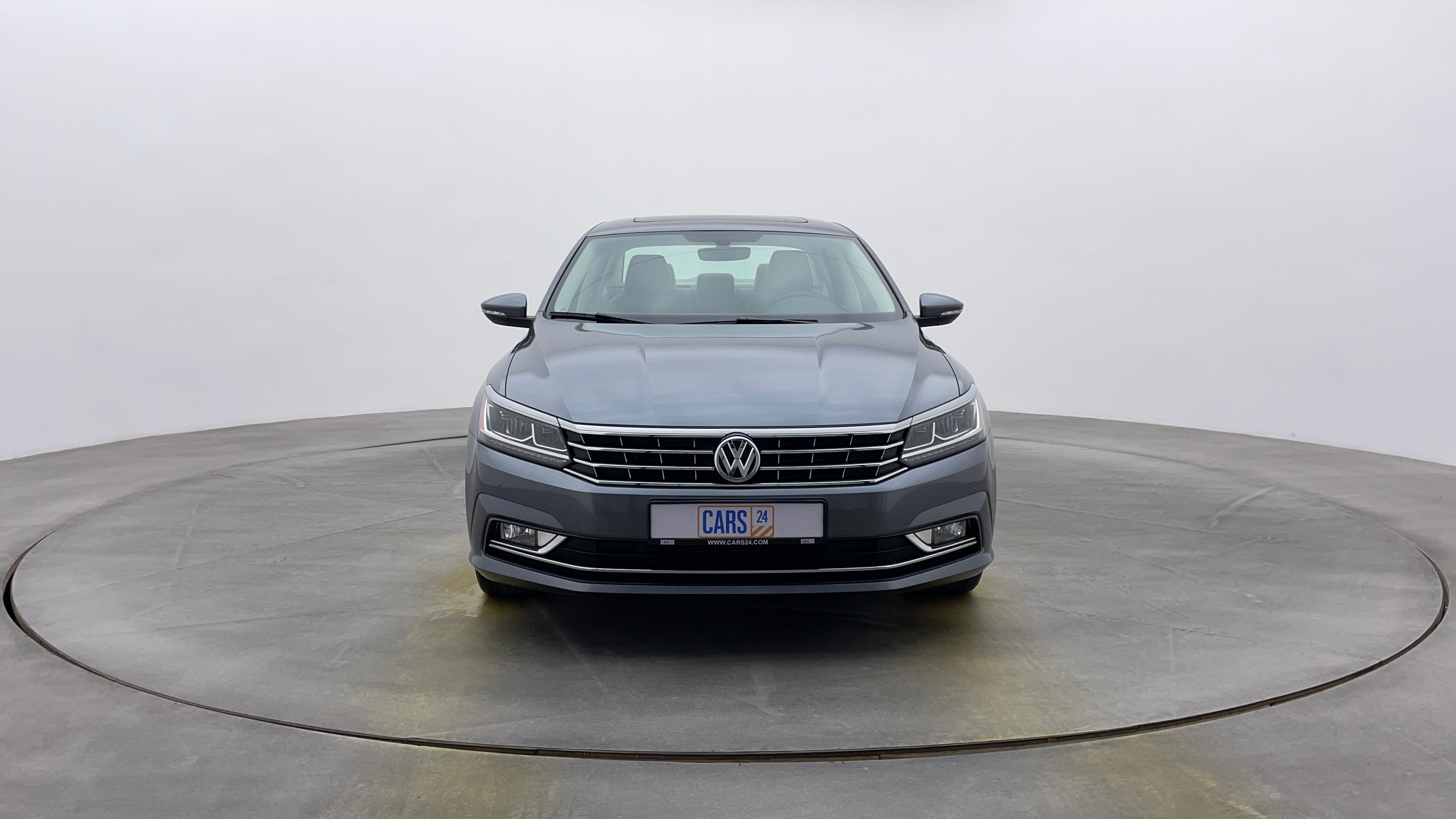 Volkswagen Passat-Front View
