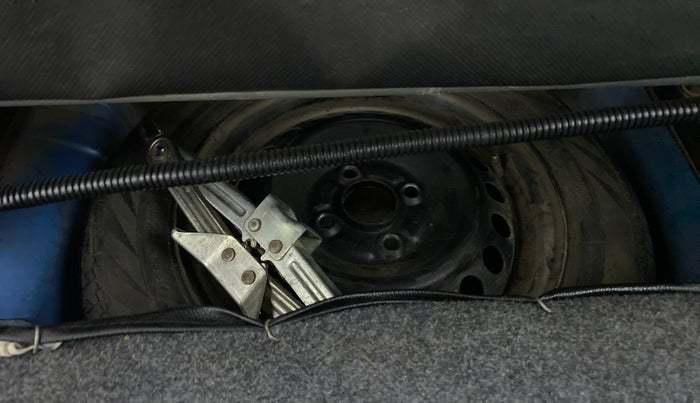 2012 Honda Brio S MT, CNG, Manual, 85,181 km, Dicky (Boot door) - Tool missing