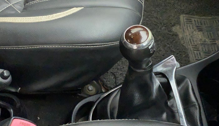 2015 Toyota Etios CROSS 1.5 V, Petrol, Manual, 64,229 km, Gear lever - Knob has minor damage