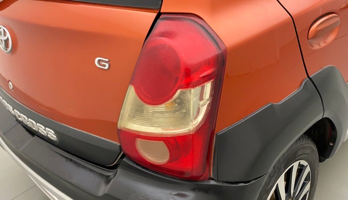 2015 Toyota Etios CROSS 1.5 V, Petrol, Manual, 64,229 km, Right tail light - Minor damage