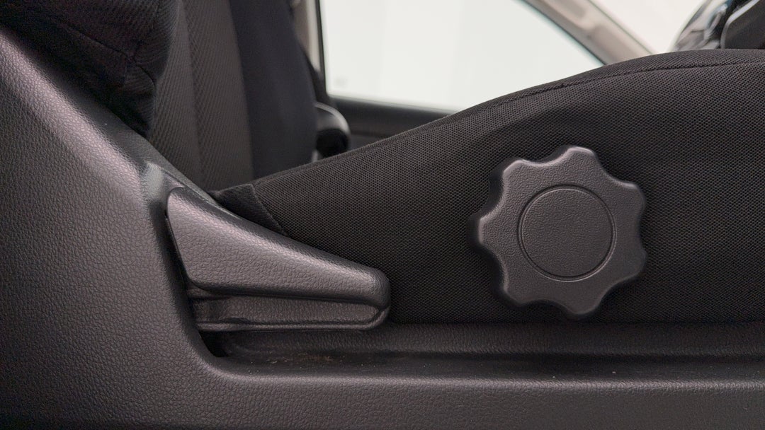 2016 Mitsubishi Triton Gls (4x4), Automatic, 172162 km, Drivers Side Adjustment Panel