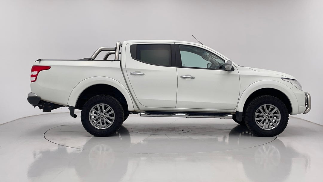 2016 Mitsubishi Triton Gls (4x4), Automatic, 172162 km, Right Side View
