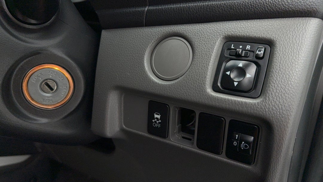 2016 Mitsubishi Triton Gls (4x4), Automatic, 172162 km, Utility Switches/Buttons