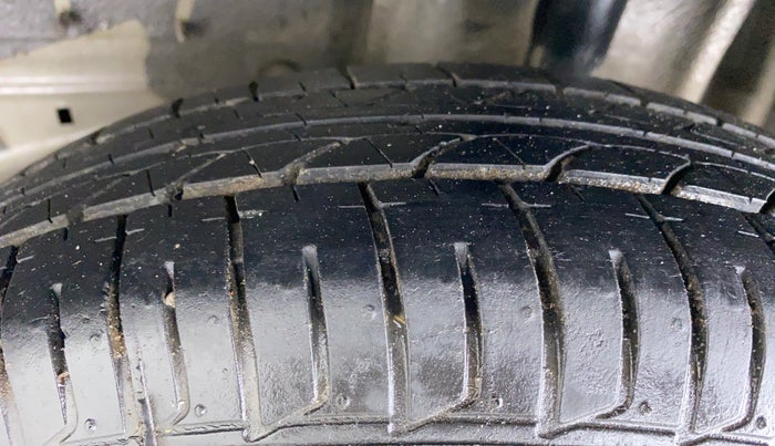 2016 Tata Tiago XE 1.2 REVOTRON, Petrol, Manual, 21,396 km, Left Rear Tyre Tread